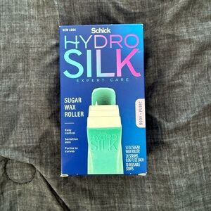Chic Hydro Silk Sugar Wax Roller in Green and White
